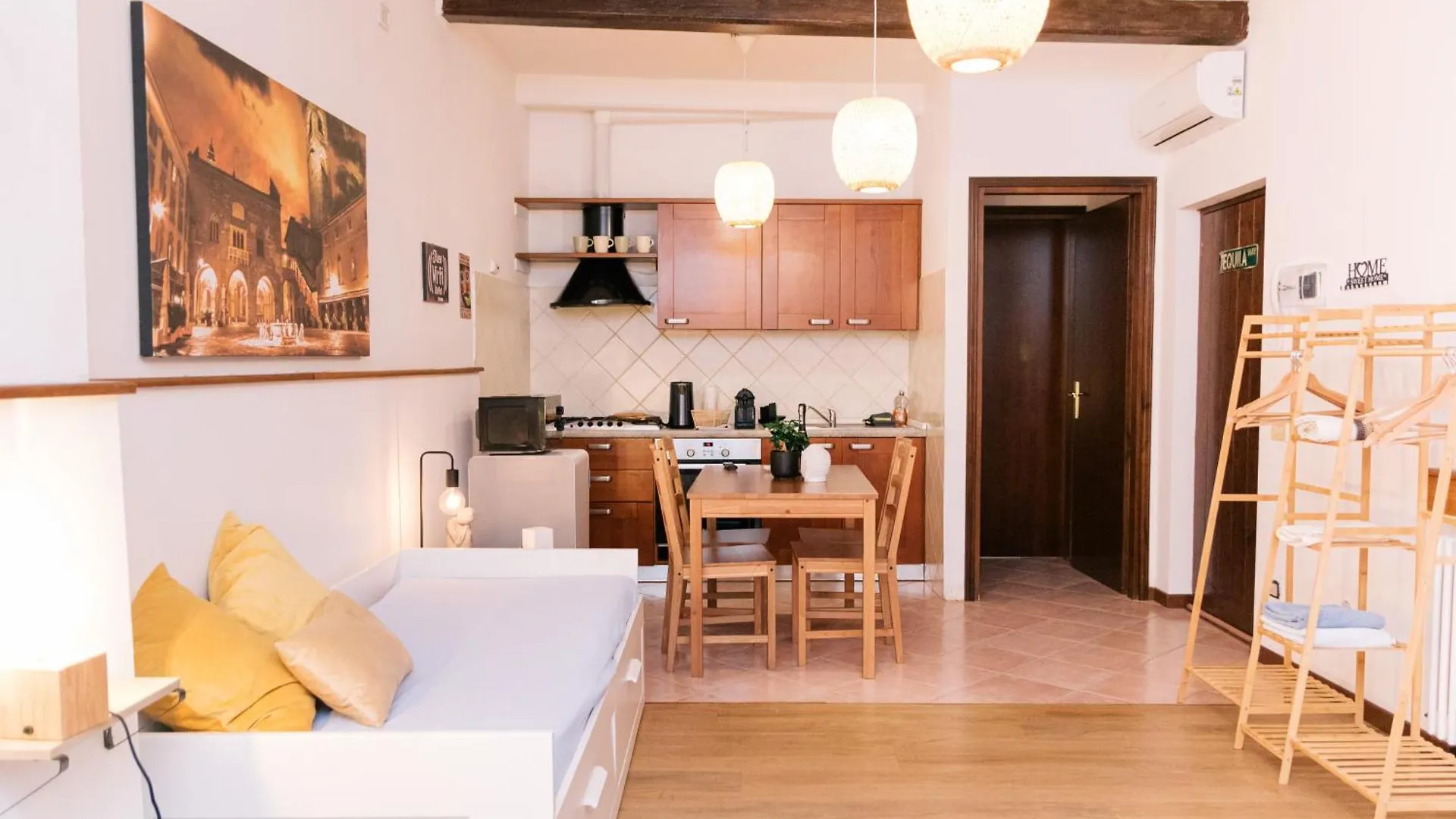 Casa Tequila Daire Bergamo 0*,